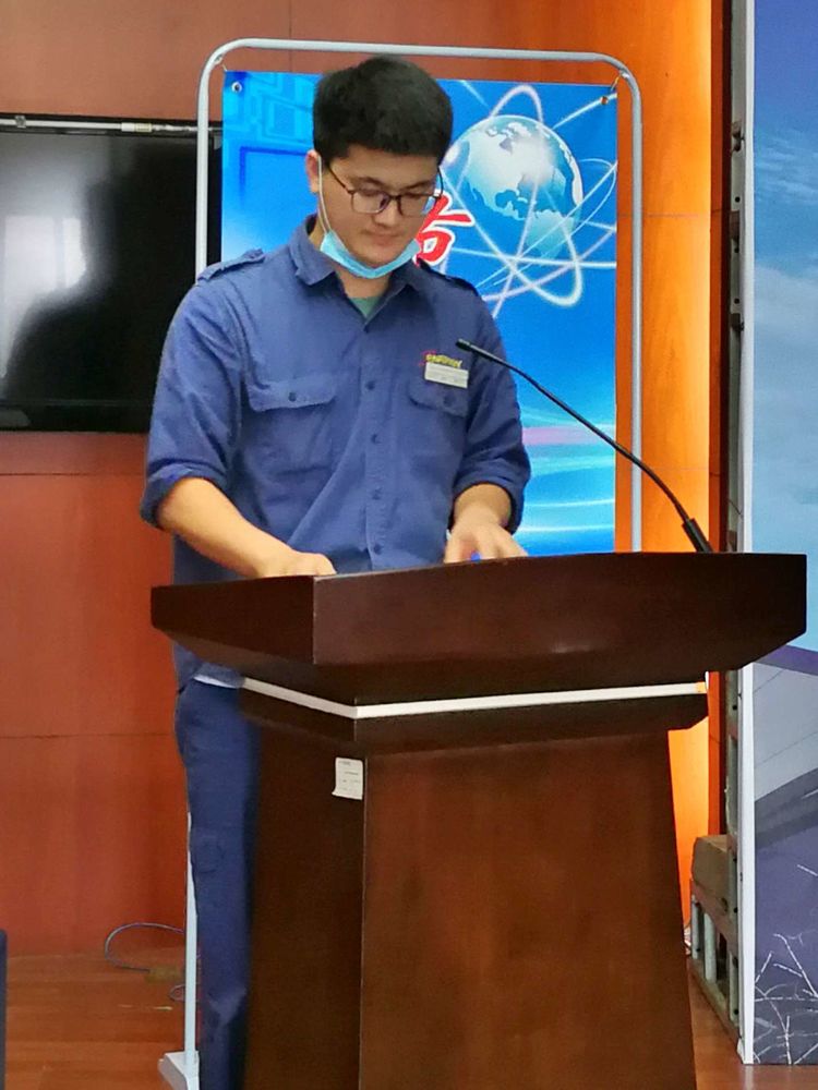 参赛选手代表宣誓.jpg