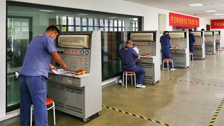 模块3:空调控制电路连接与故障排除.jpg